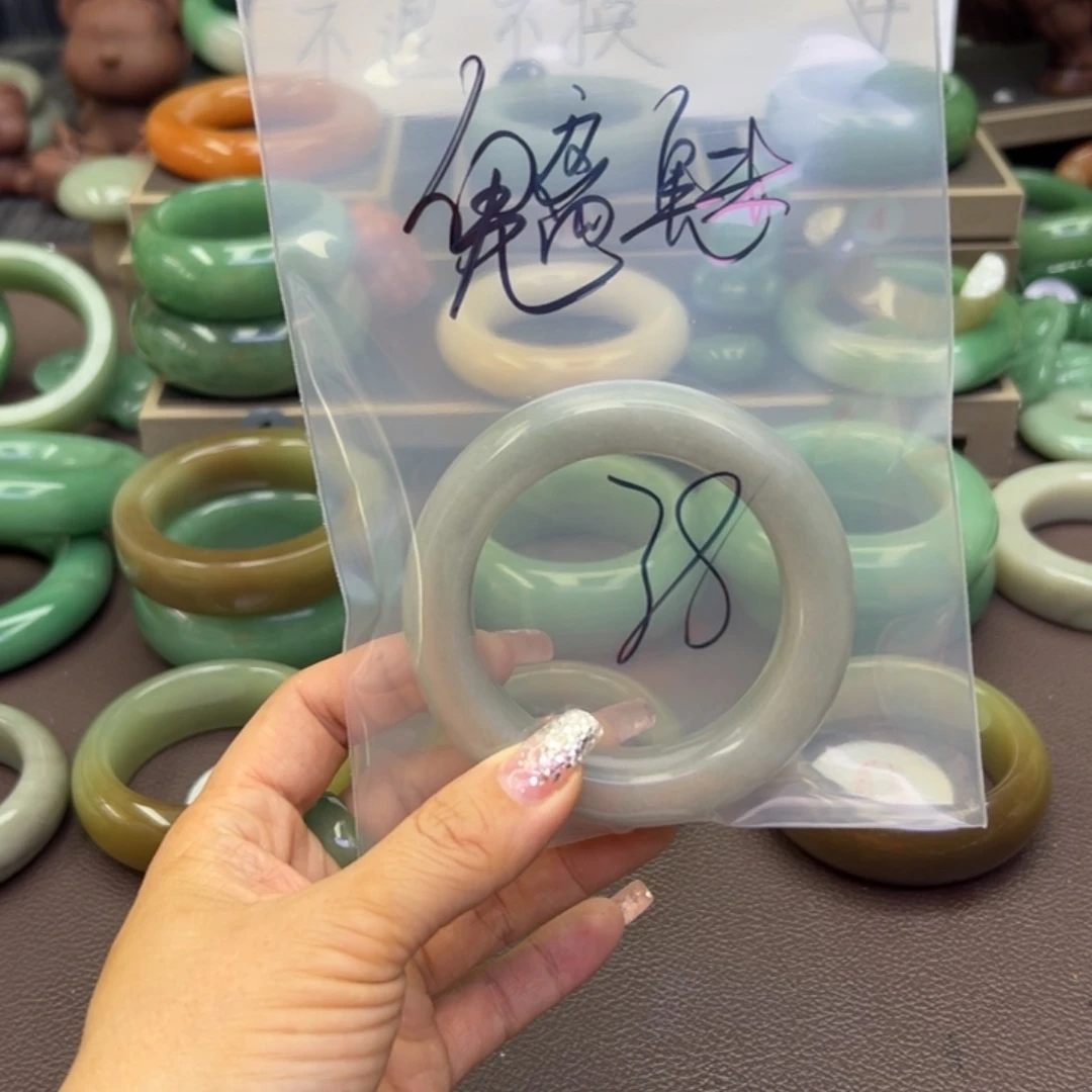 未镶嵌手镯石英岩玉魑**魉