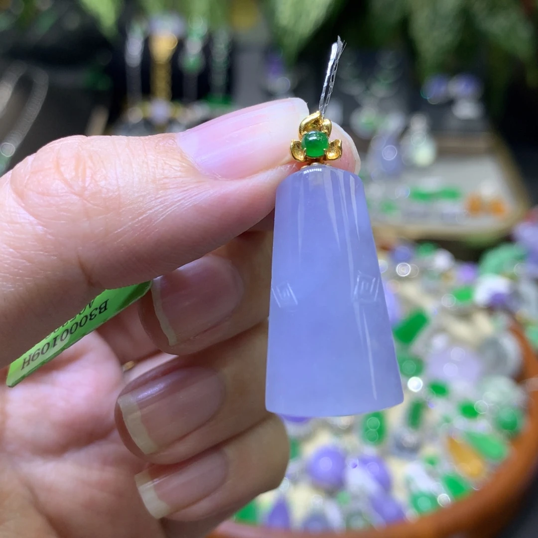 颈饰18K金镶嵌翡翠