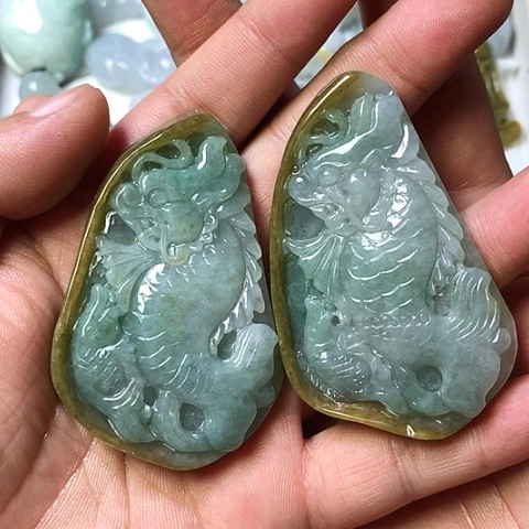 咪***陈翡翠未镶嵌颈饰天然缅甸翡翠a货