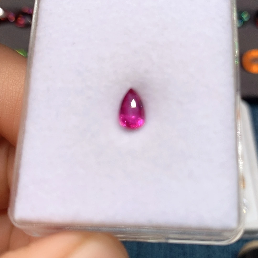 红宝石裸石无烧带有国际证书