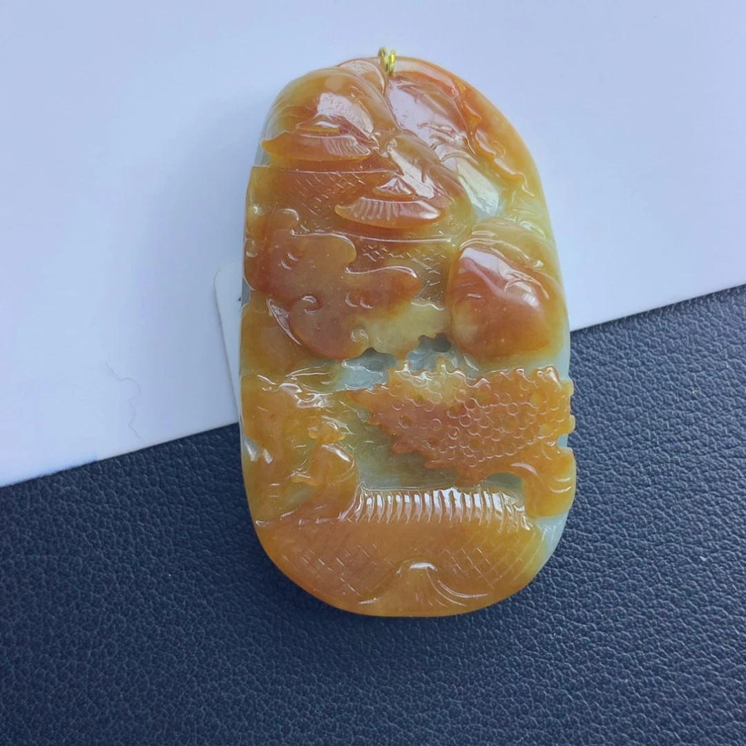 翡翠颈饰未镶嵌山水