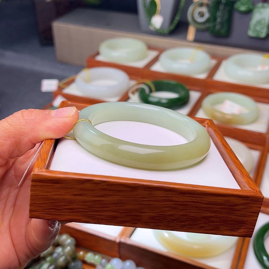 和田玉未镶嵌手镯57