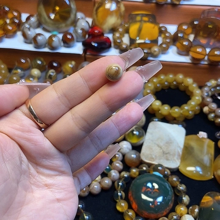 未镶嵌琥珀裸石缅甸琥珀