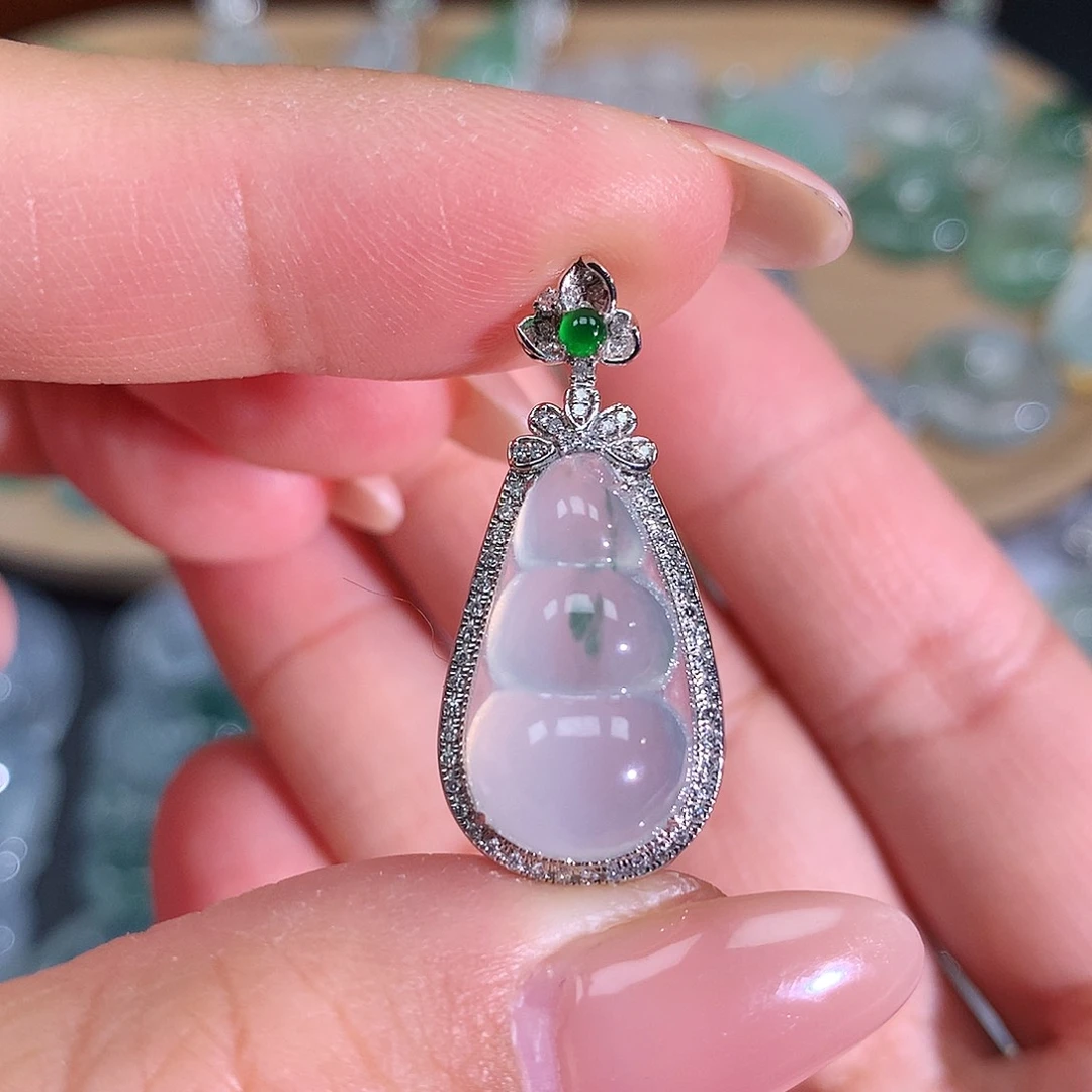 翡翠18K金镶嵌颈饰翡翠