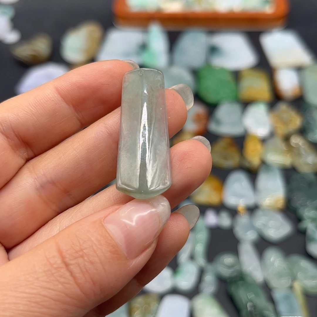 【闪购商品】翡翠未镶嵌颈饰无事牌