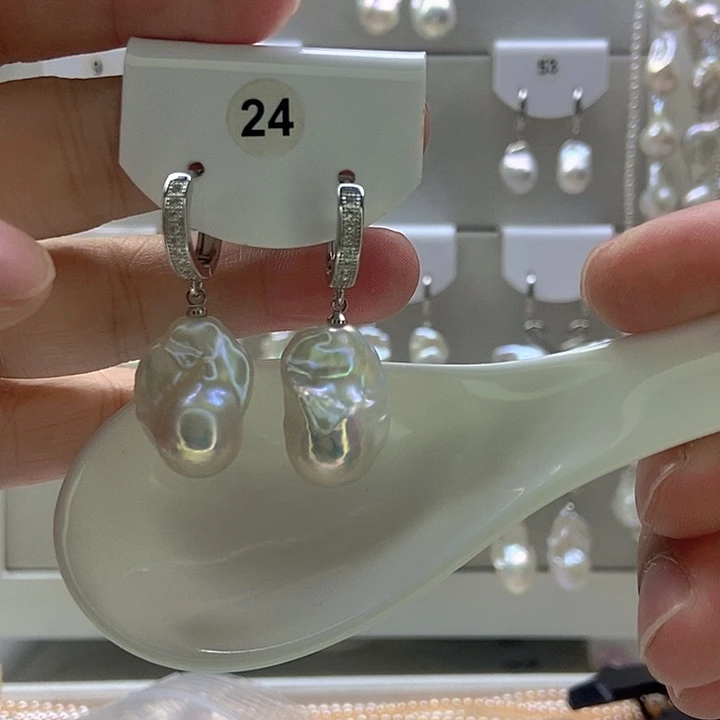 雨****颈饰银S925镶嵌淡水珍珠24