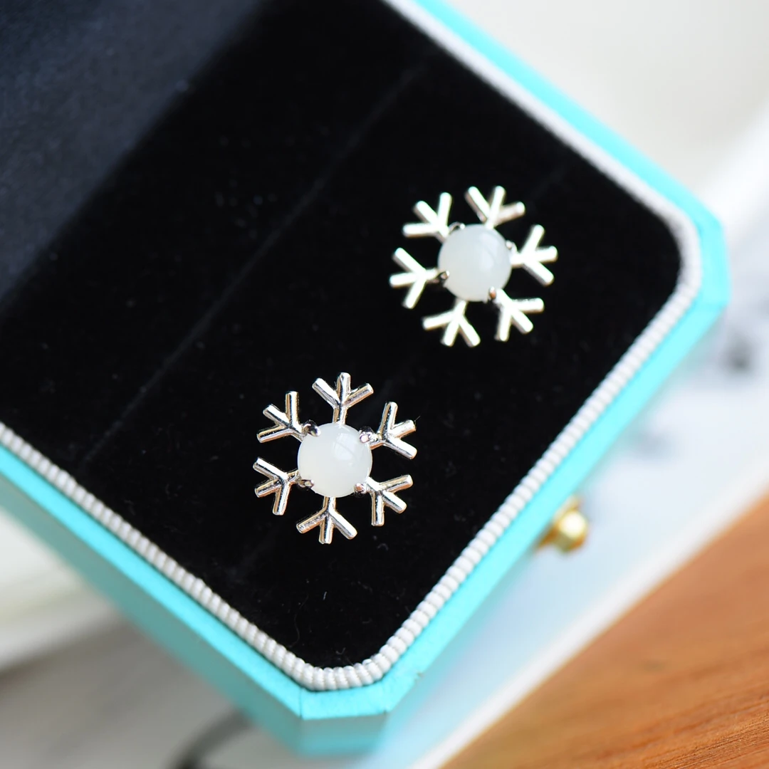和田玉925银镶雪花耳钉