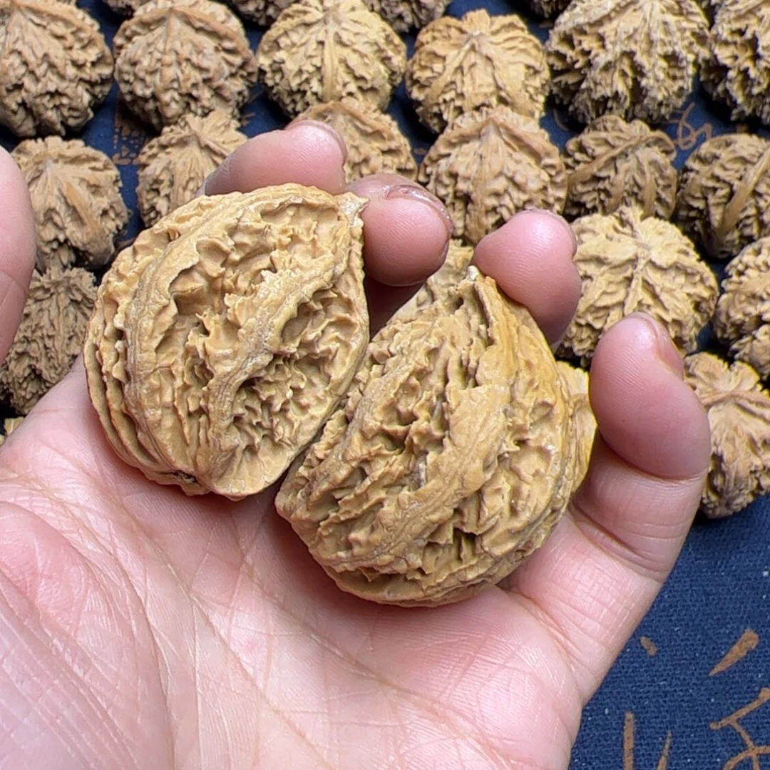 文玩核桃把件烟****后秦岭野生植物核桃