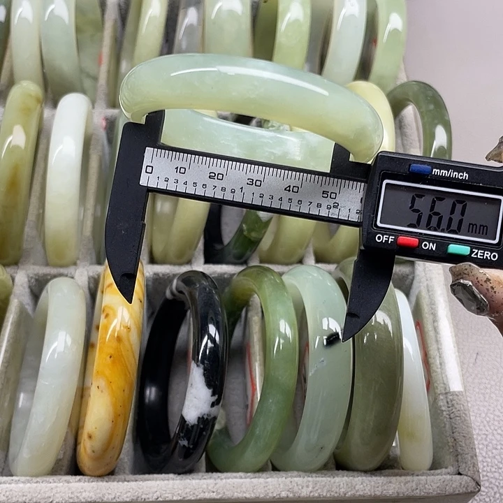 蛇纹石玉未镶嵌手镯205