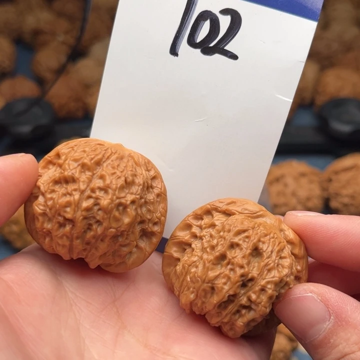 文玩核桃吊坠血麒麟 38精修 102