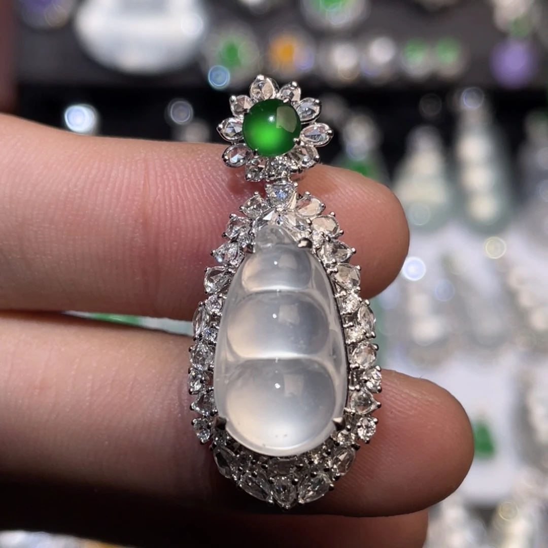 翡翠18K金镶嵌颈饰