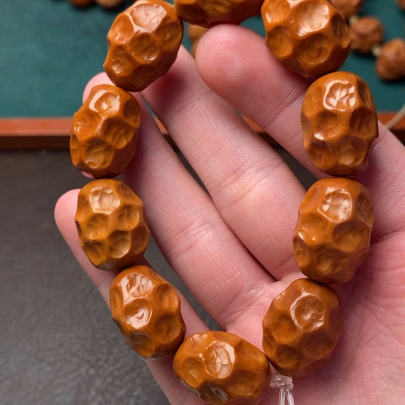 【闪购商品】橄榄核吊坠兔*。橄榄核