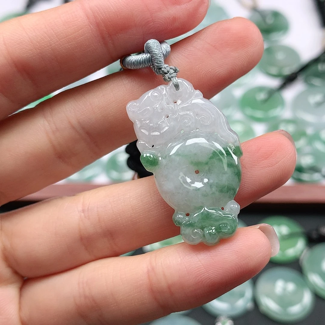 翡翠颈饰未镶嵌平安