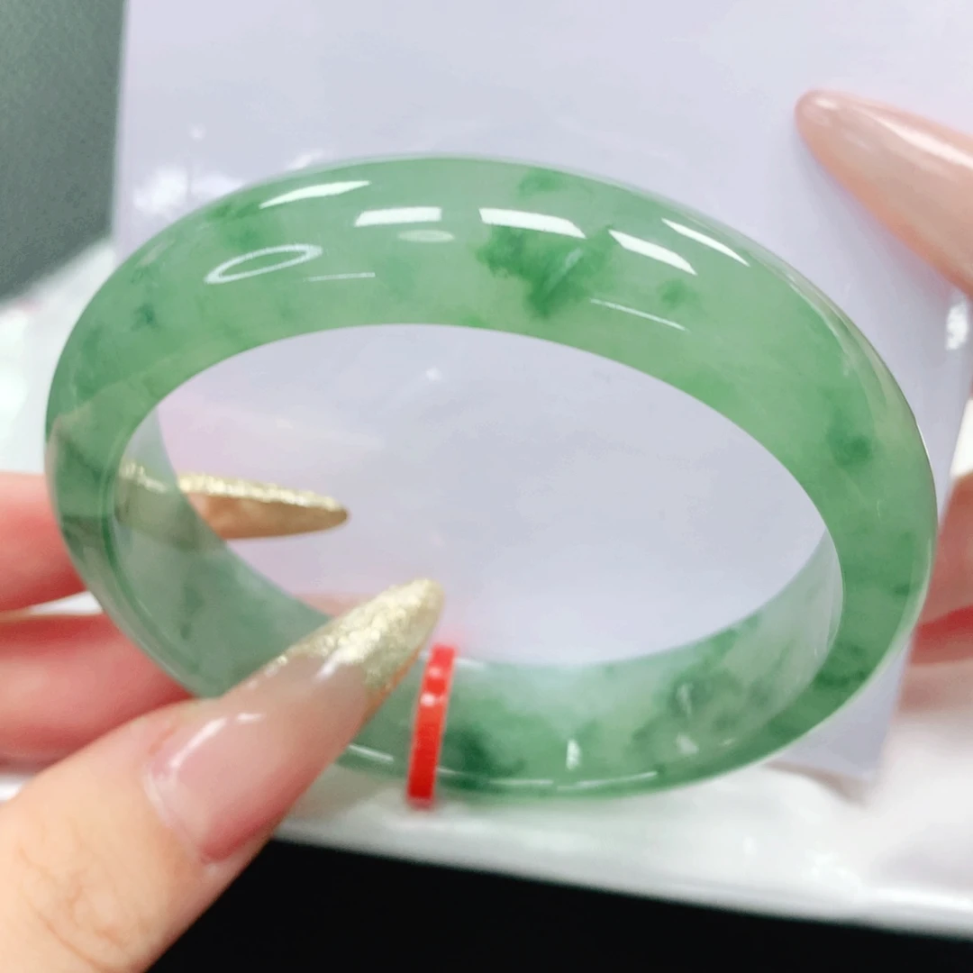 翡翠手镯未镶嵌57圈