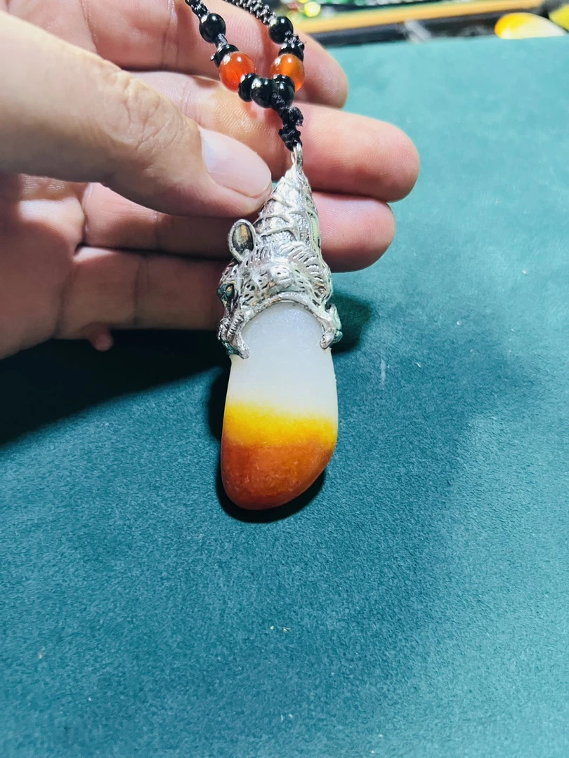 包边吊坠قاپلىغان تاش