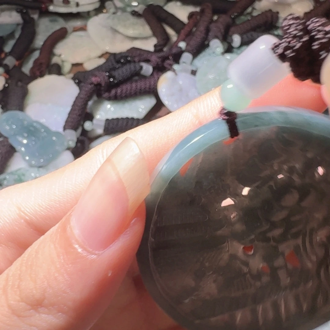 翡翠未镶嵌颈饰诶睡觉睡觉