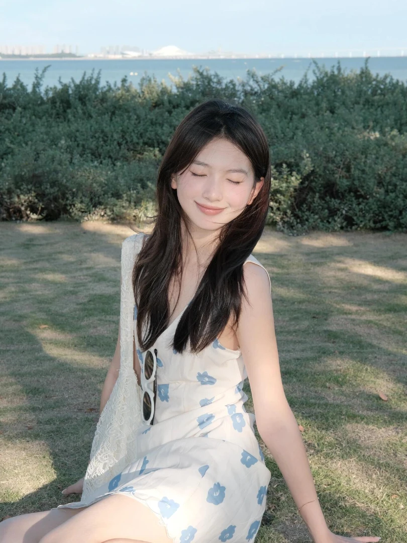 海边旅游温柔甜美V领法式无袖吊花朵印花背心裙法式包臀短裙