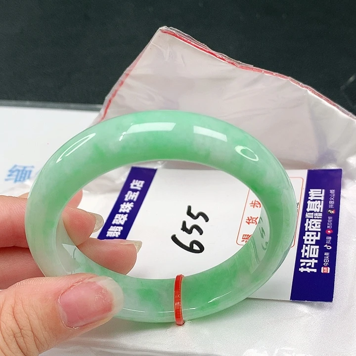 翡翠手镯未镶嵌贤翡翠
