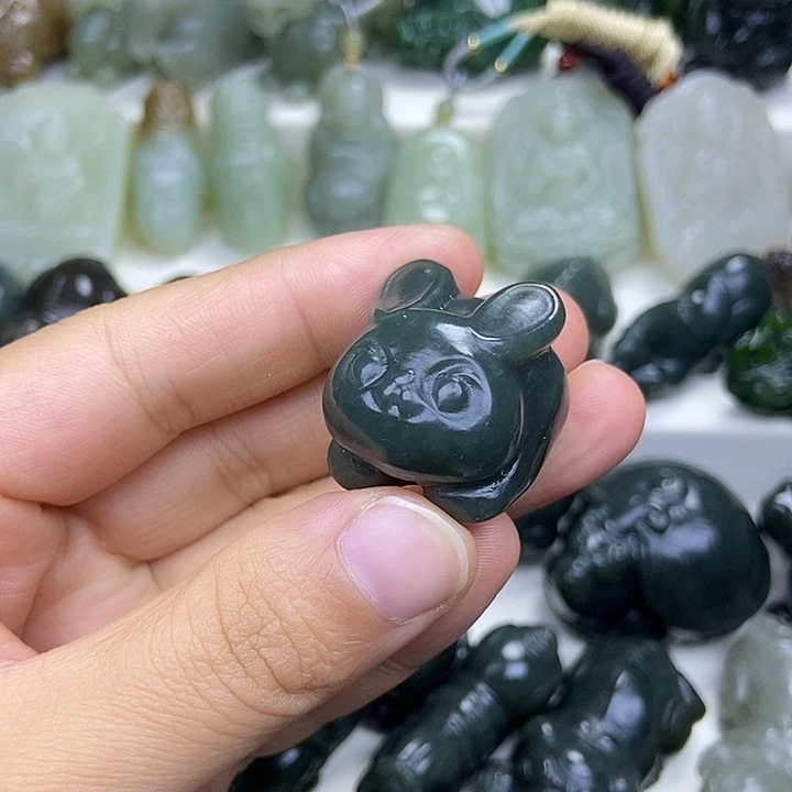 和田玉未镶嵌颈饰