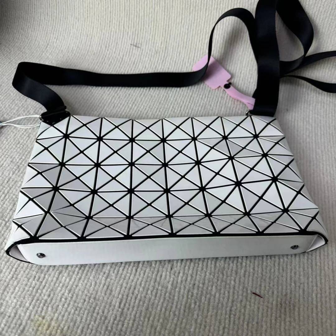 95新 Issey Miyake/三宅一生  【文子姐专属】/D1575/三宅一生包