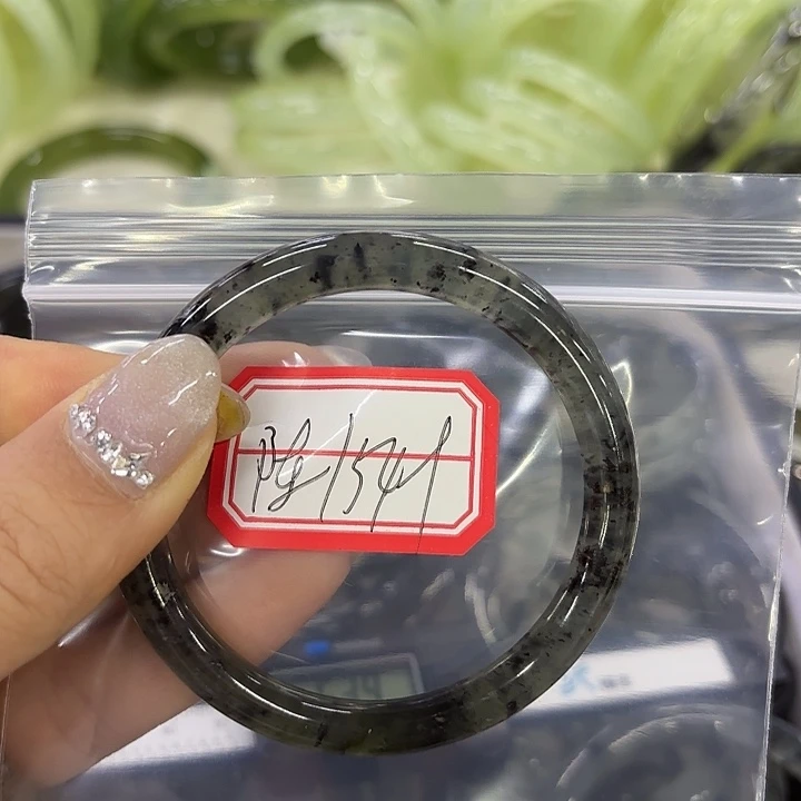 在***。蛇纹石玉未镶嵌手镯