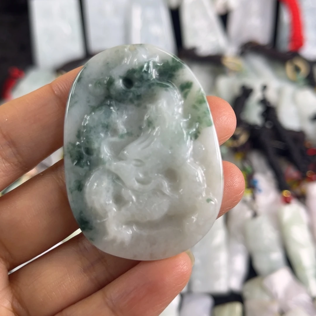 翡翠未镶嵌吊坠(不含链)瑕疵