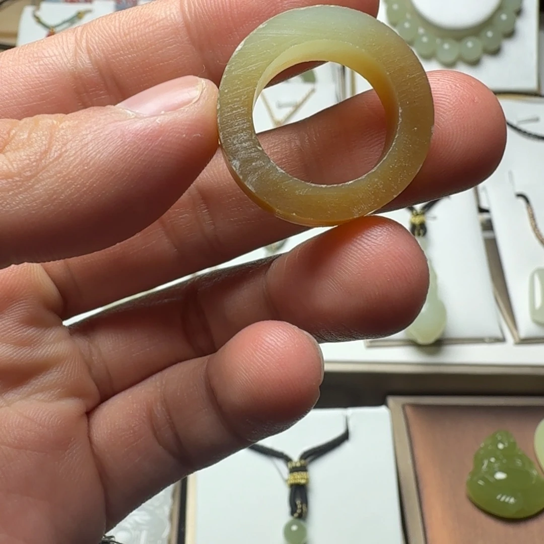 和田玉未镶嵌吊坠(赠链)