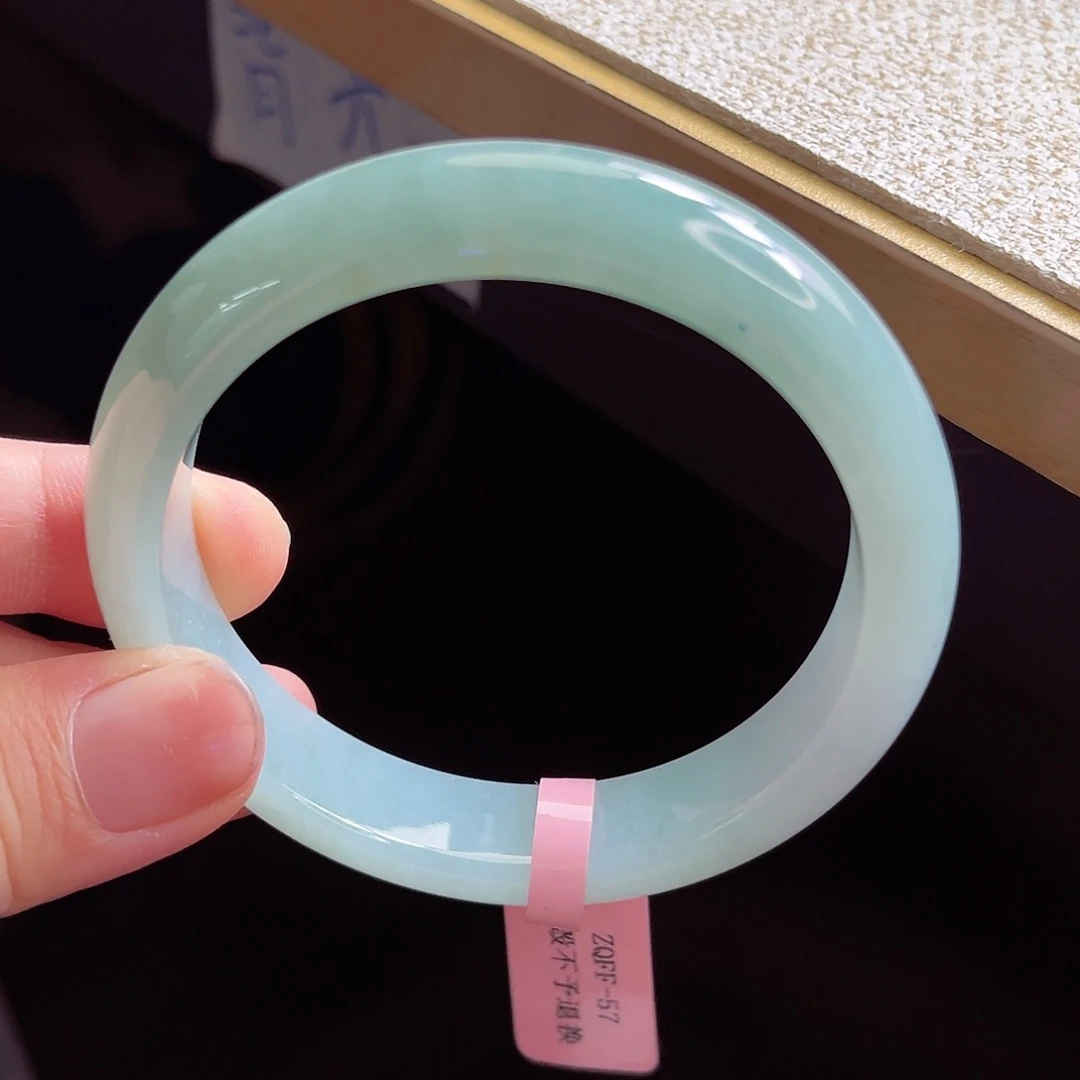 翡翠手镯未镶嵌手镯