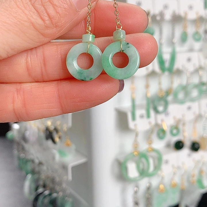 翡翠耳饰未镶嵌翡翠