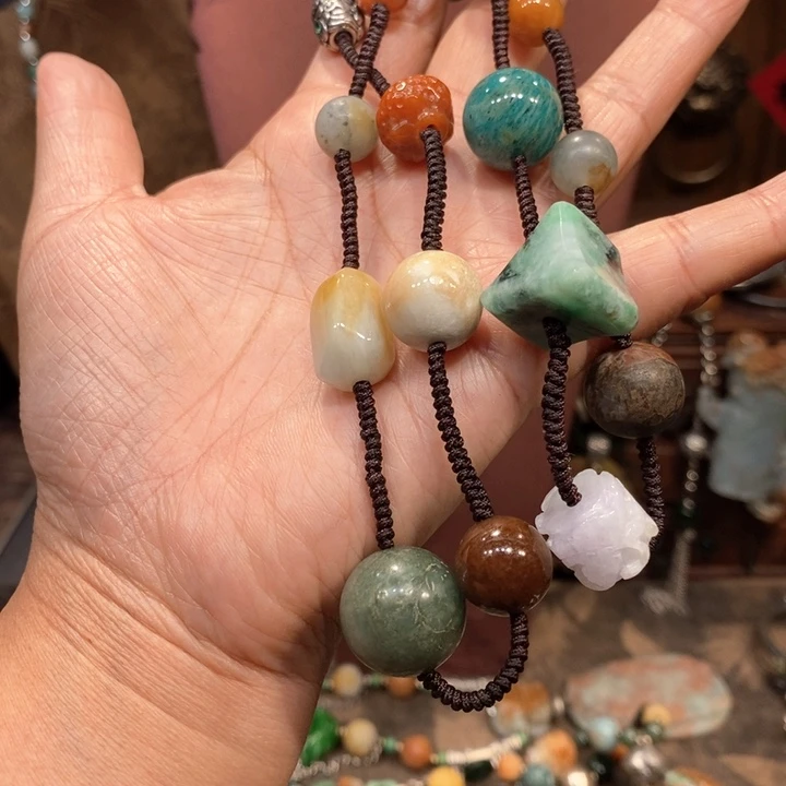 翡翠吊坠(赠链)未镶嵌