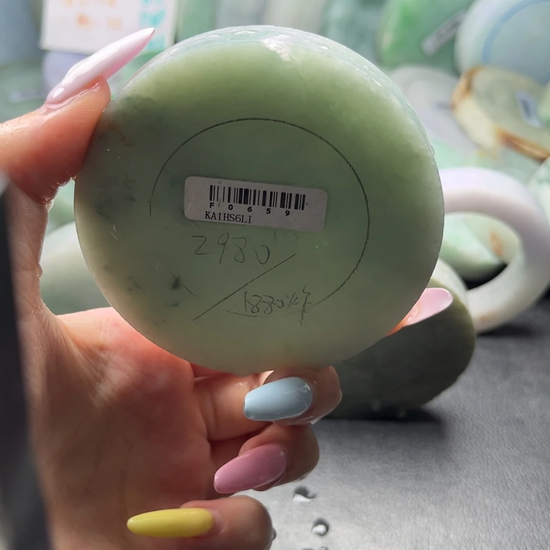 定制翡翠绿底飘花未镶嵌