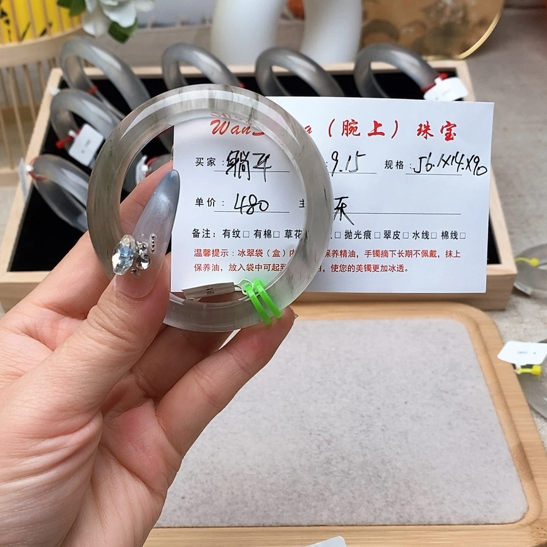 未镶嵌手镯石英质玉躺*