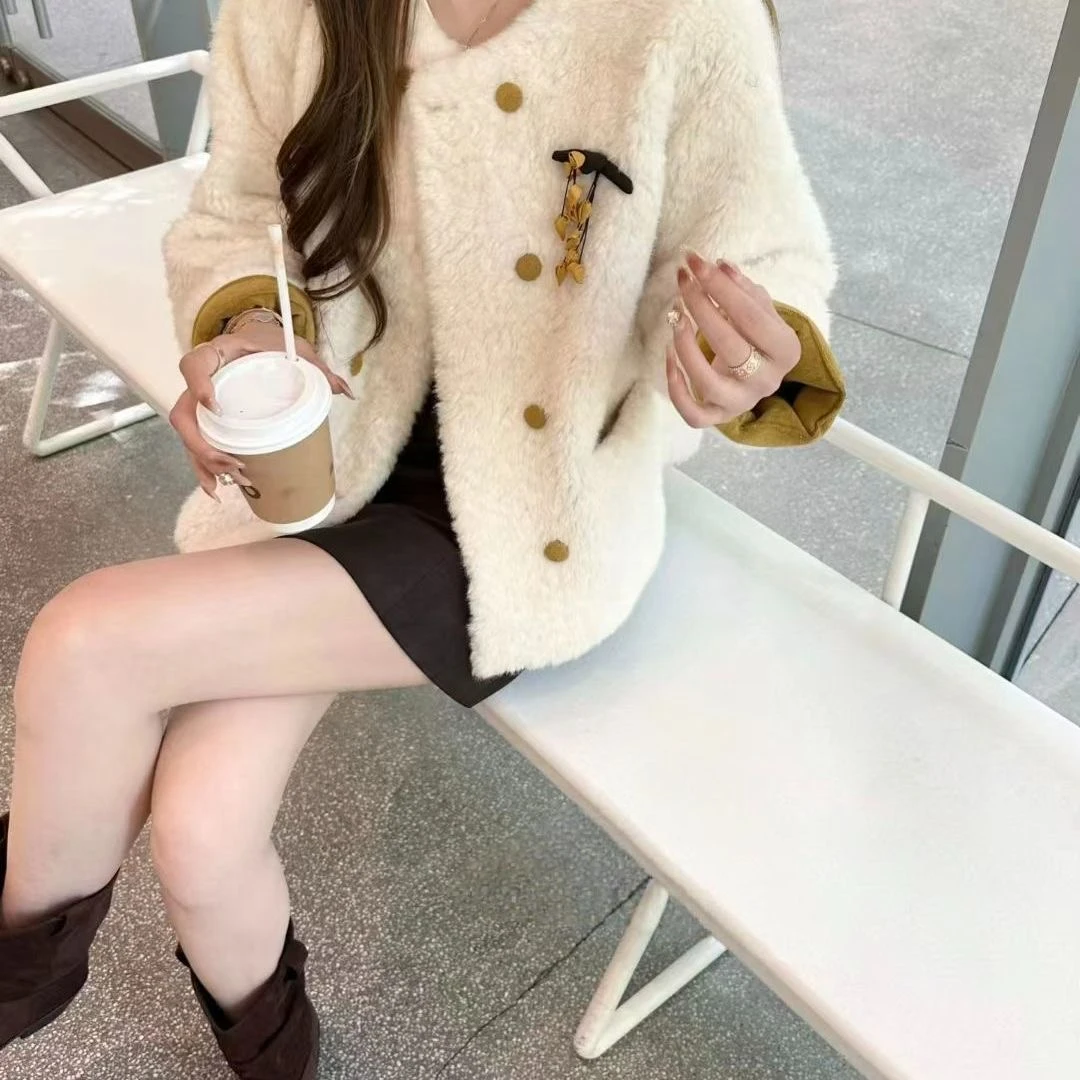 时尚气质双排扣毛毛外套2025冬新款高级感宽松百搭防毛毛上衣