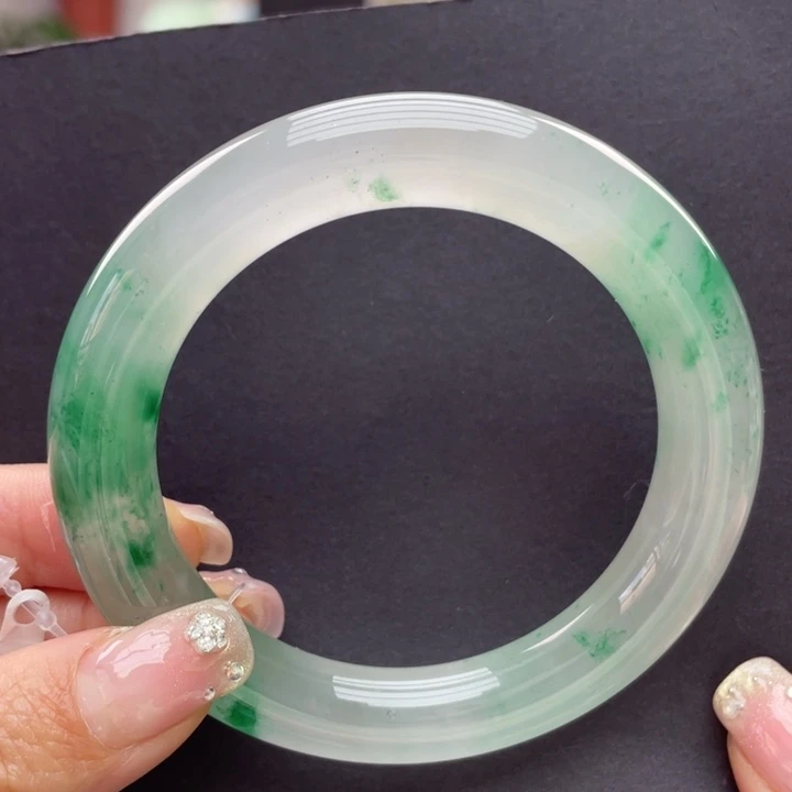 未镶嵌手镯石英质玉