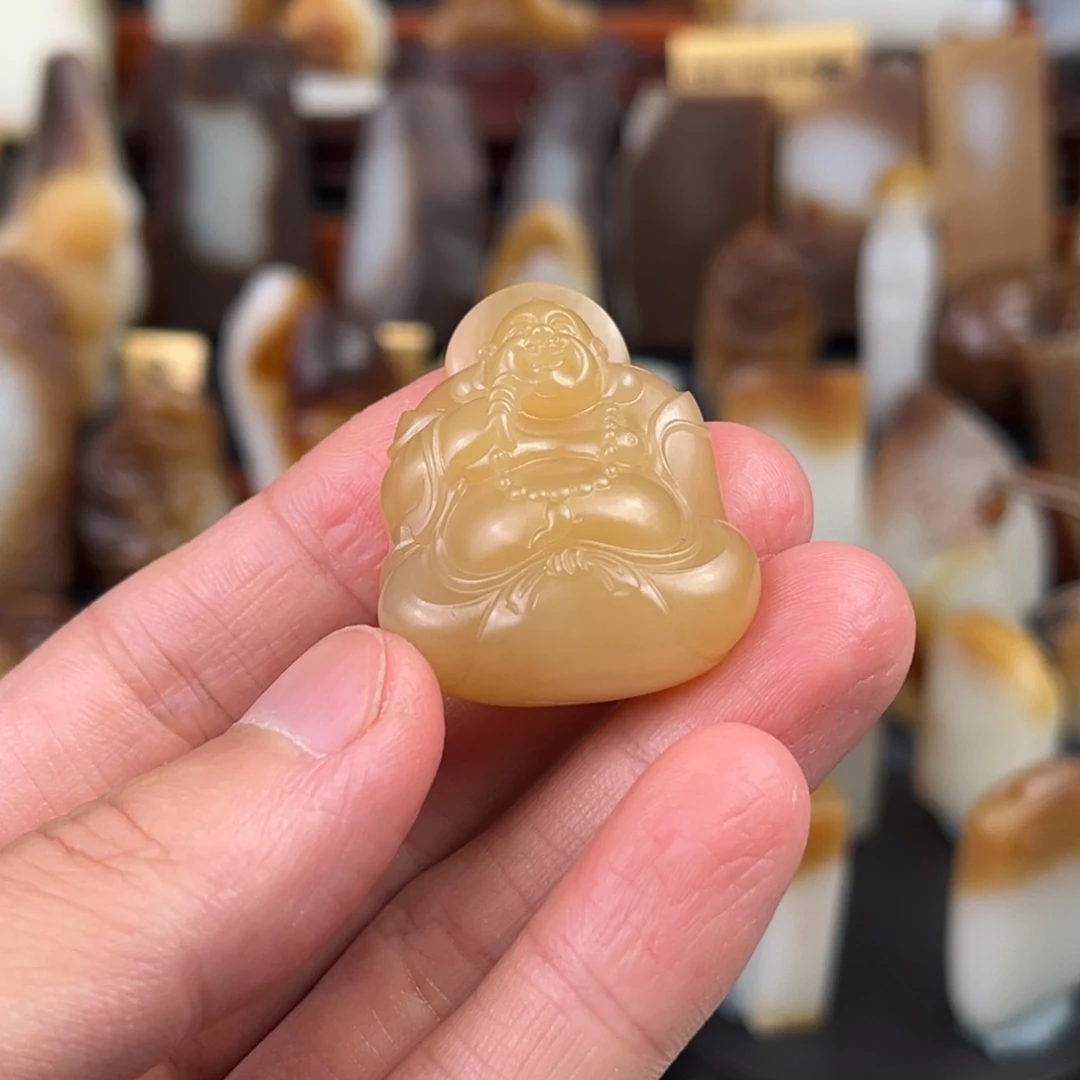 明***清颈饰未镶嵌和田玉（糖玉）