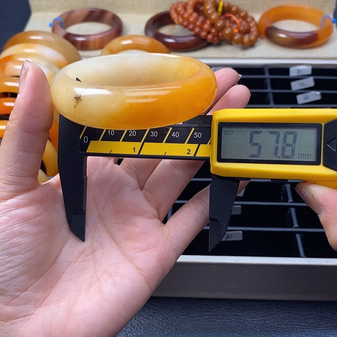 未镶嵌石英质玉（黄龙玉）手镯12号