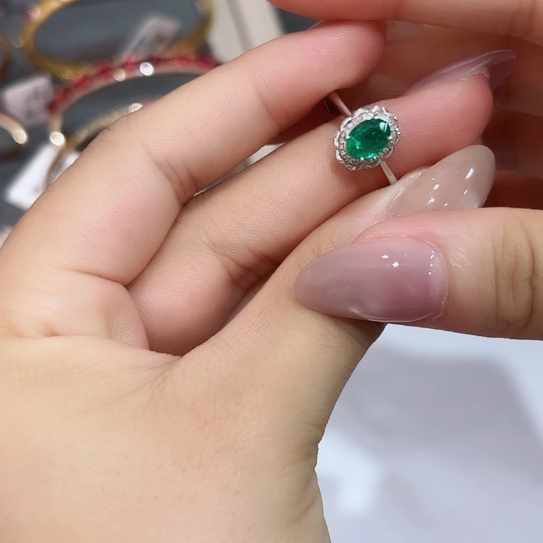 18K金镶嵌戒指祖母绿