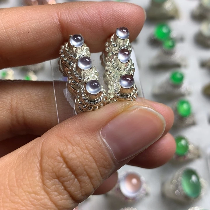 翡翠未镶嵌戒指铜托，卖裸石，需要二次镶嵌