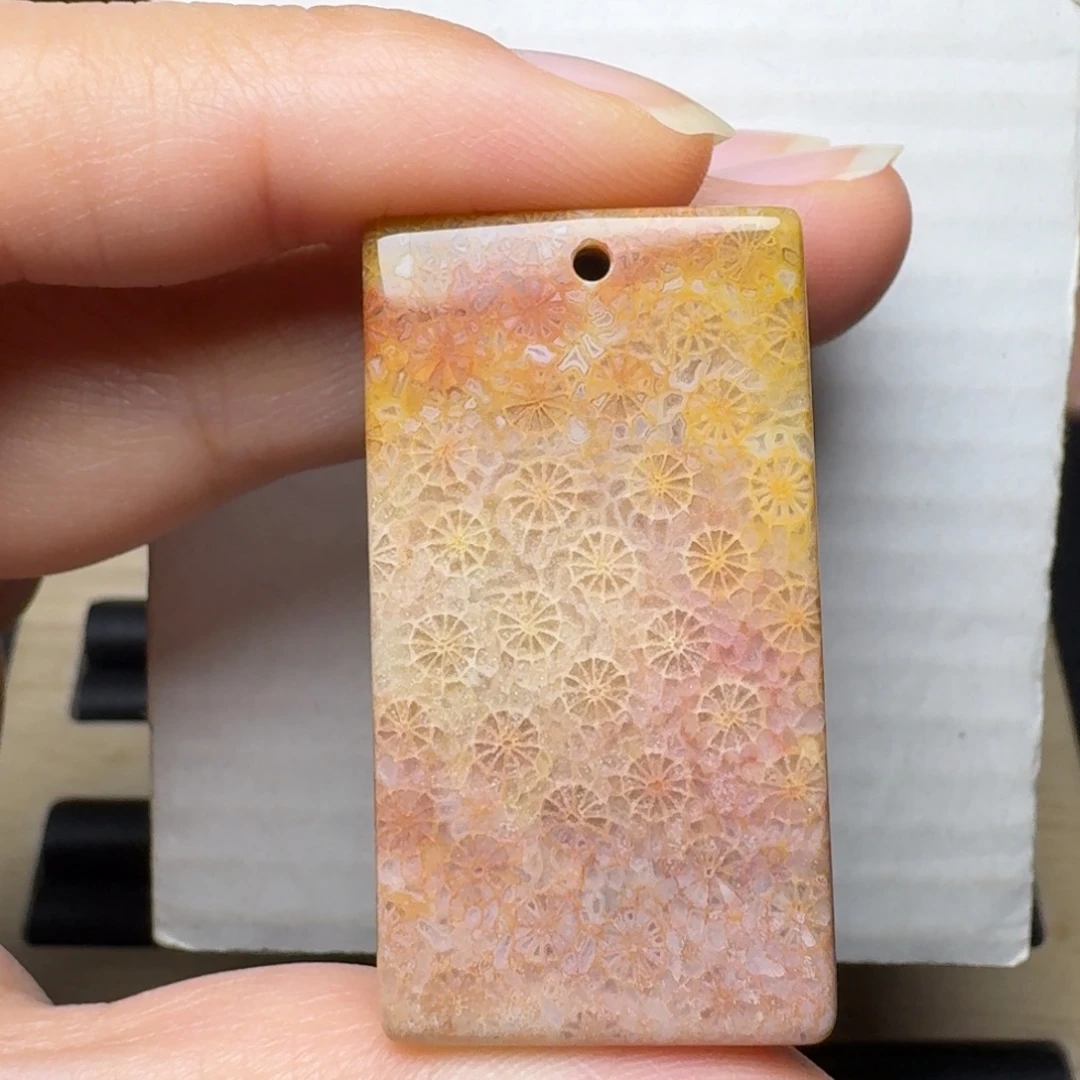 硅化玉未镶嵌粉黄蕾丝