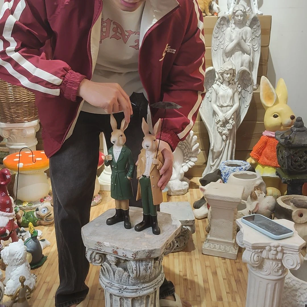 合成树脂打伞兔一对