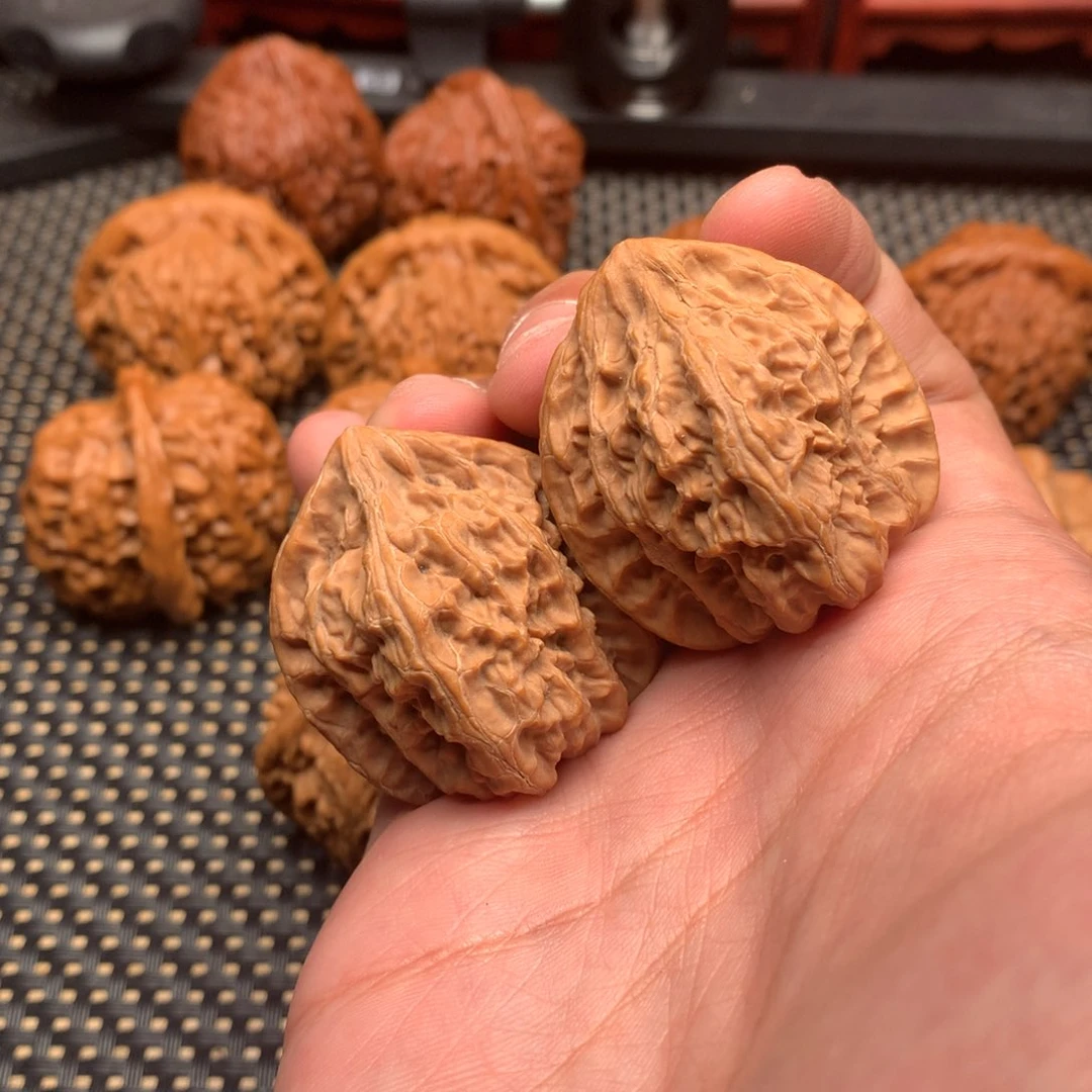 文玩核桃吊坠马踢35