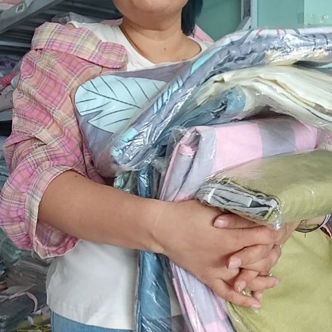 棉棉后面床单2×2.5的可以发两个。