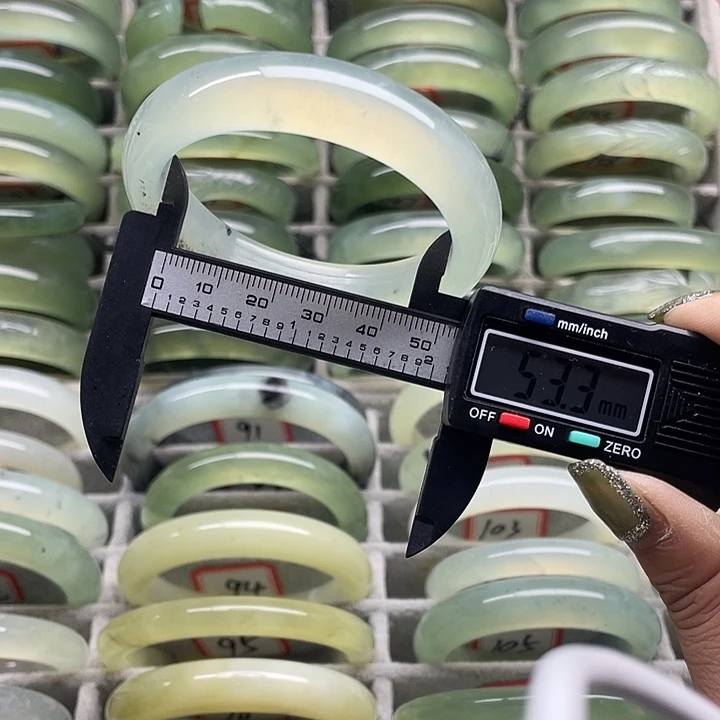 蛇纹石玉未镶嵌手镯88