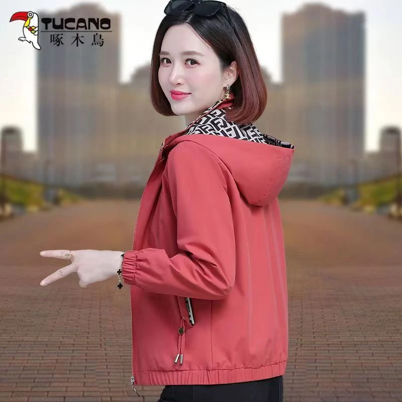 啄木鸟高档女士短外套春秋2025新款中年妈妈宽松休闲大码连帽上衣