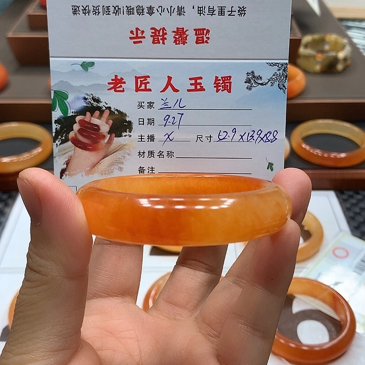 兰***儿石英质玉（黄龙玉）未镶嵌手镯