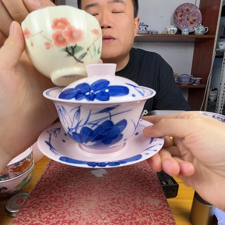 景德镇陶瓷红嘻嘻荷花盖碗加一只黄嘻嘻杯