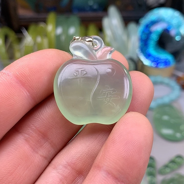 蛇纹石玉挂坠未镶嵌