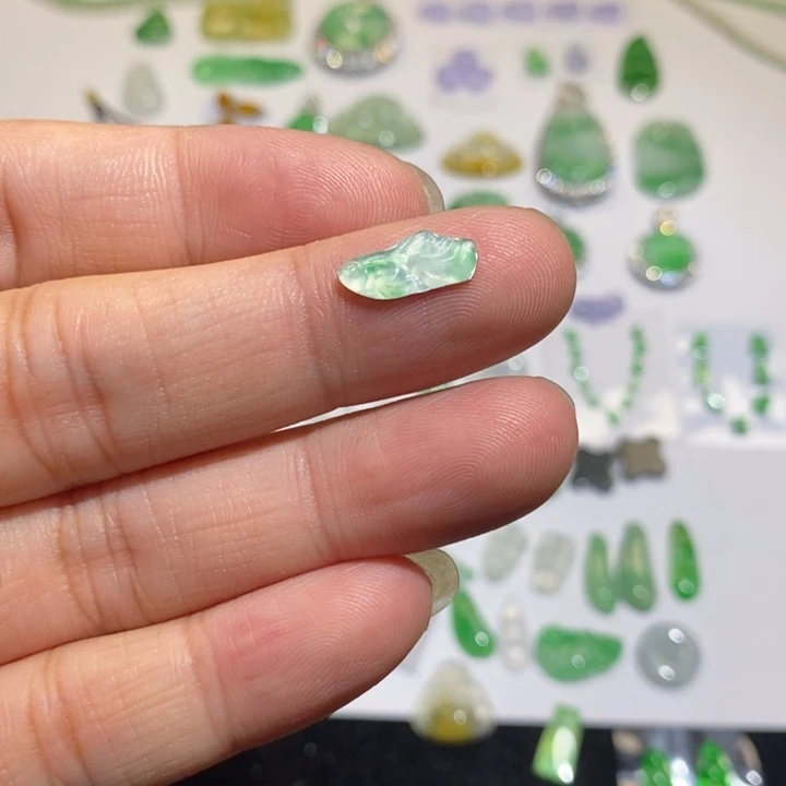 翡翠未镶嵌颈饰翡翠