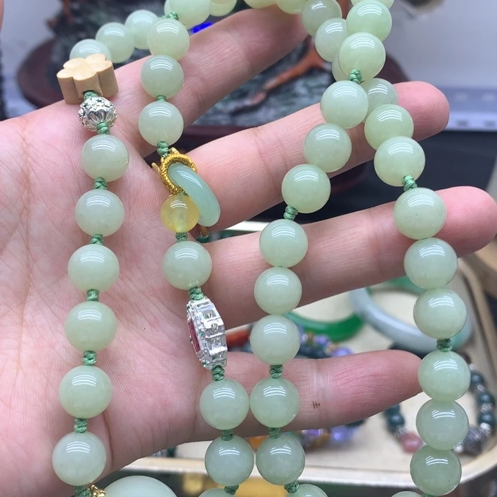 和田玉未镶嵌颈饰吊坠