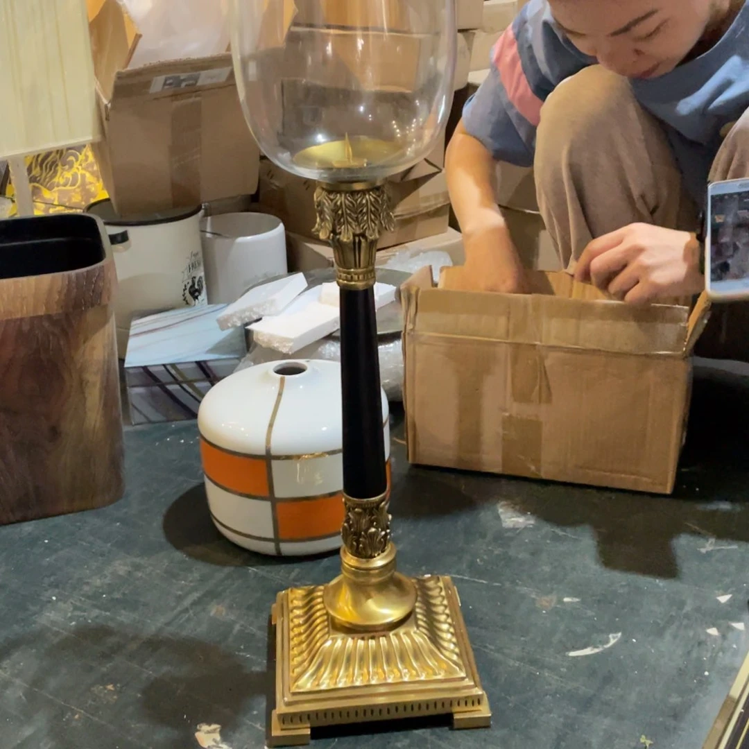 娜*陶瓷花瓶，部分微瑕